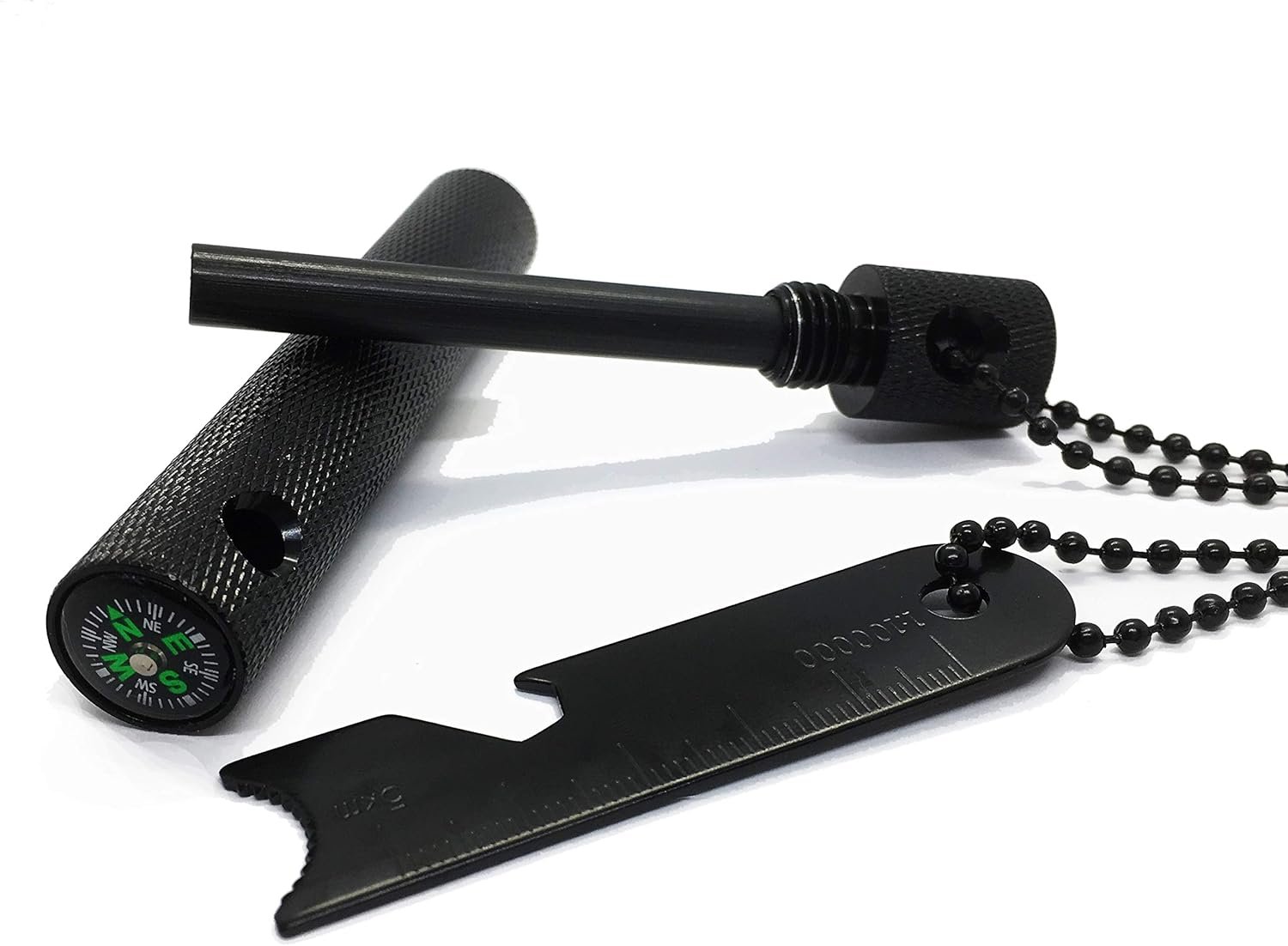 Pedernal generando chispas para encender fuego